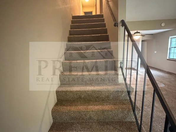3 bd/1.5 ba townhome - 3556 NE Independence Ave, Lee's Summit, MO 64064 // Rent $1425 (end unit), 3556 NE Independence Ave, Lees Summit, MO 64064