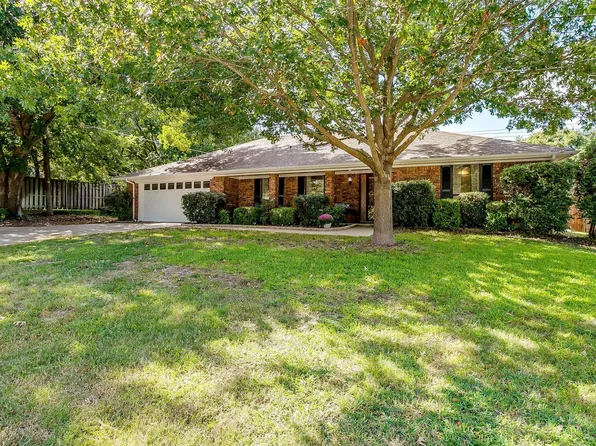 802 Westhill Terrace Ct, Cleburne, TX 76033