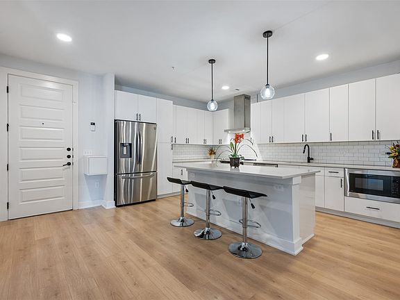 5th image of 3101 W Govalle Ave #111