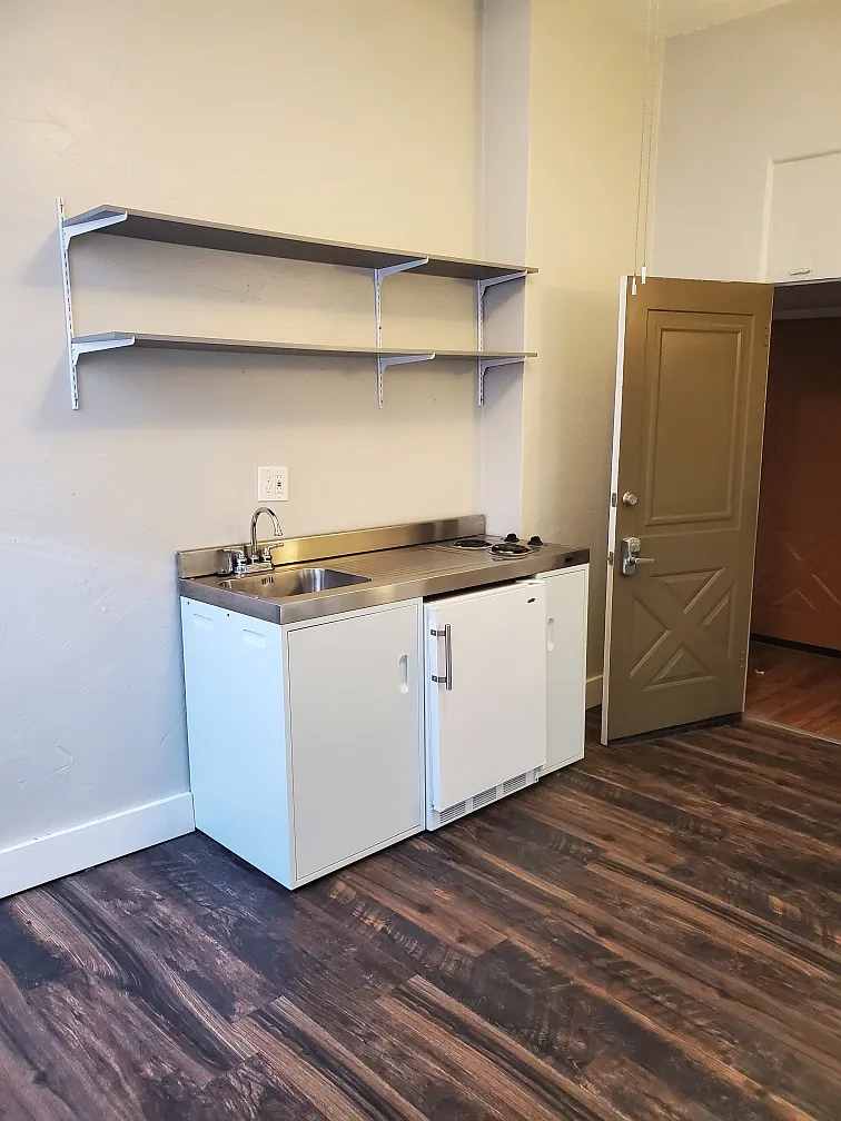 201 W Main (Florence Hotel Apartments) - 3 — Photo 1