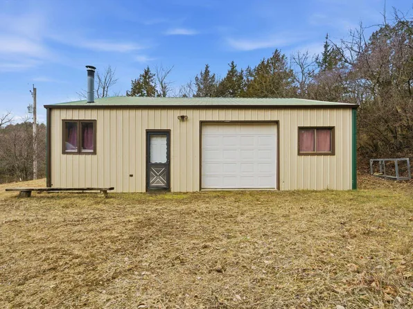 11223 Briar Ln, Manhattan, KS 66503