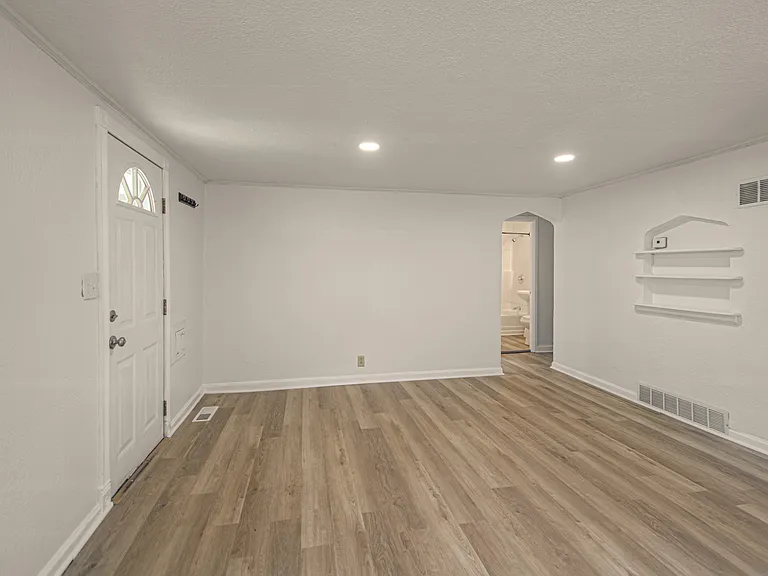 7800 Jefferson St — Photo 6