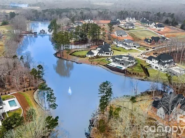 903 Deodar Cedar Dr, Matthews, NC 28104
