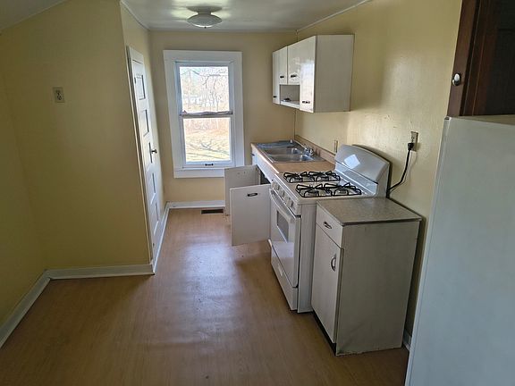 5th image of 469 One Eye Ridge Rd