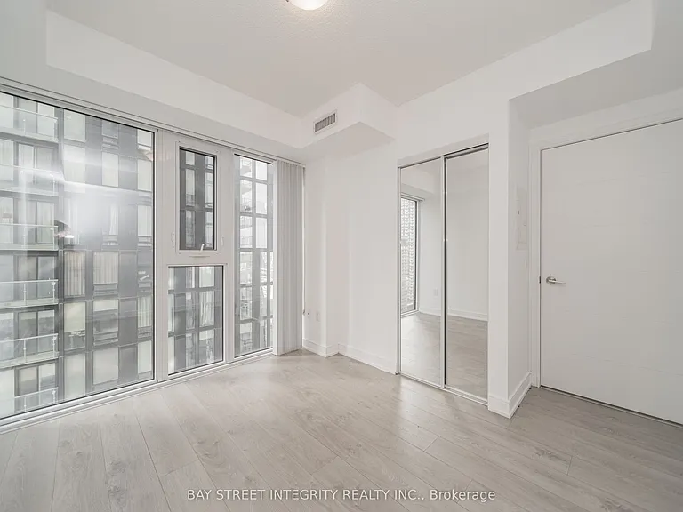 50 Wellesley St E #2801 — Photo 4