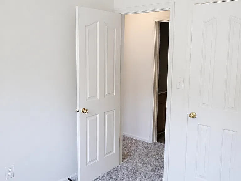 305 Civil Ct #F — Photo 24