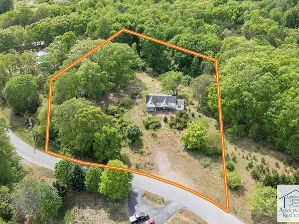 30 Cardwell Ln, Martinsville, VA 24112