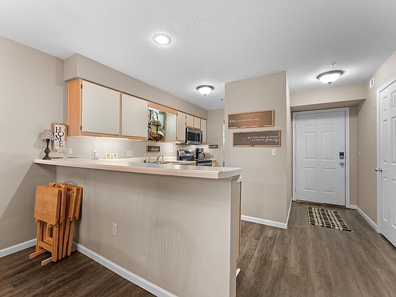3rd image of 186 Bunker Ridge Dr APT 6