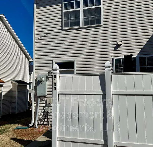8130 Kings Creek Dr — Photo 34