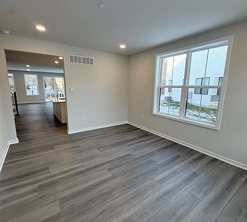 4th image of 36 Grayson Ln