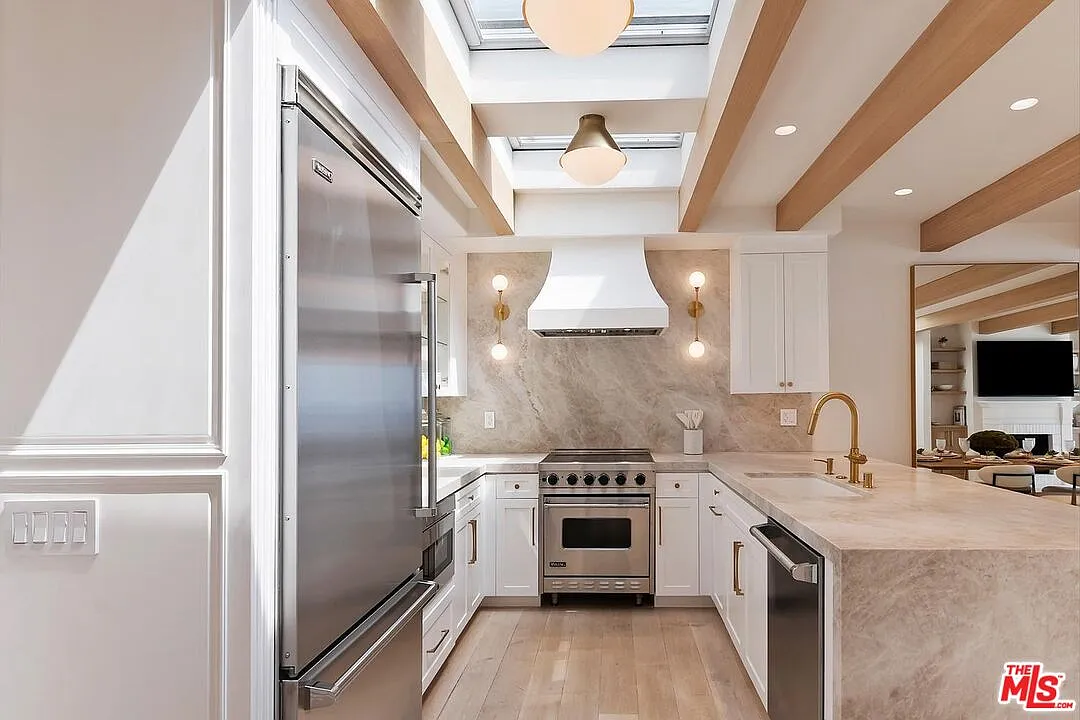 2 bed, 2.5 bath, 1900 sqft, $11,750 — Photo 4