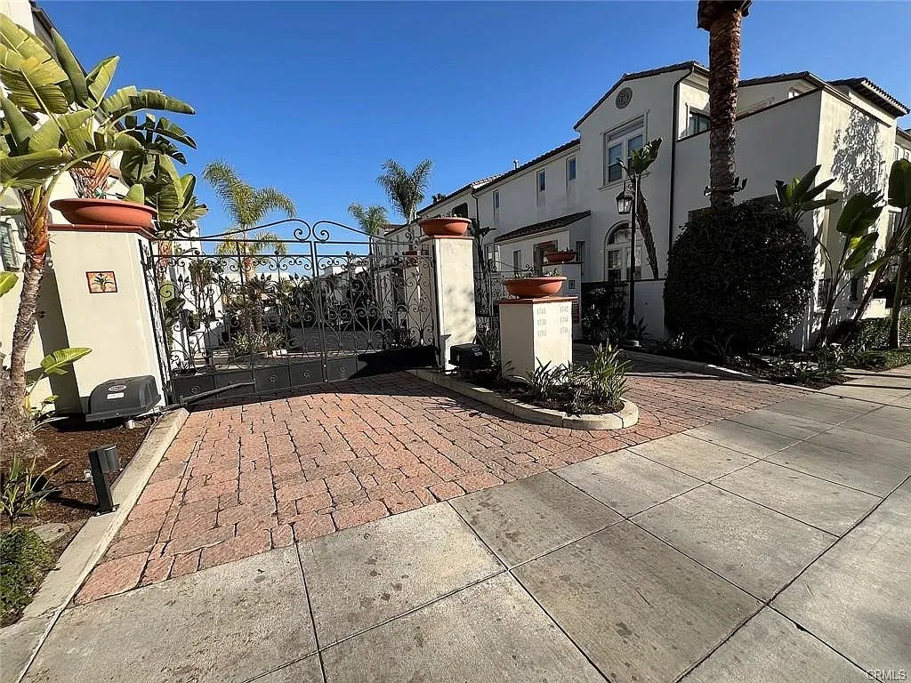 2 bed, 2.5 bath, 1220 sqft, $3,775 — Photo 3