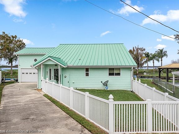 3rd image of 49 Silk Oak St