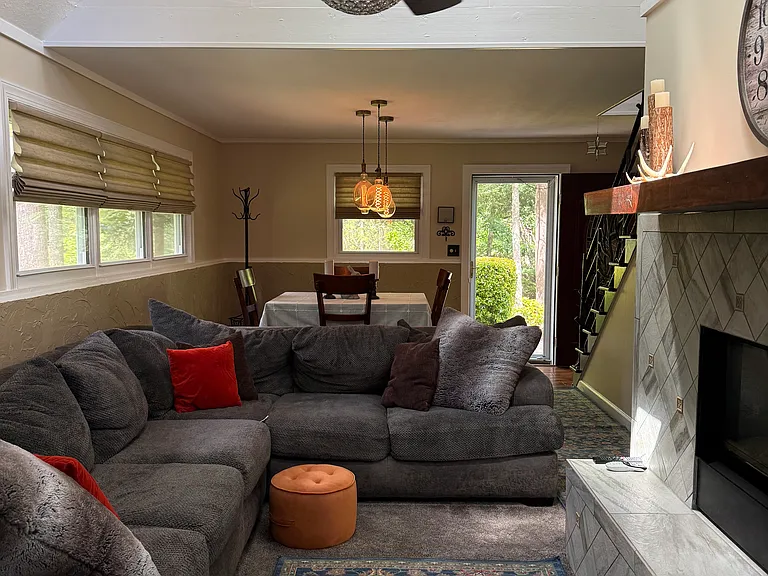 200 Pine Dr — Photo 4