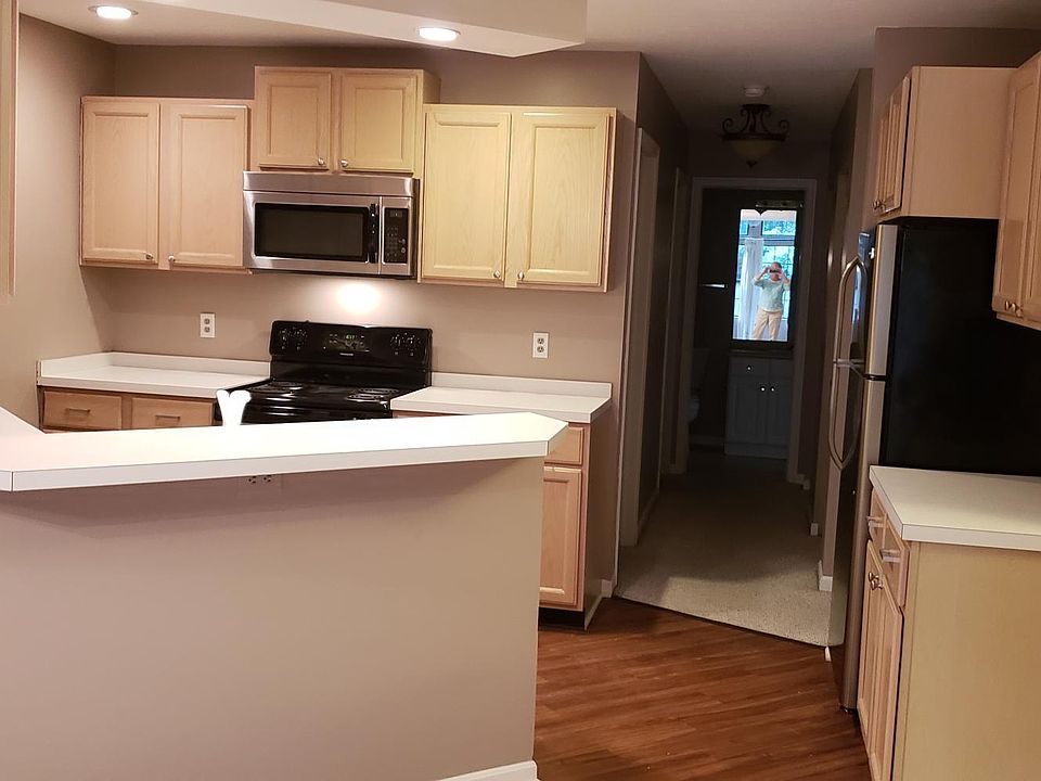 2nd image of 2 Saint Andrews Ct #2