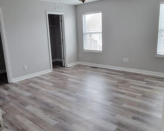4th image of 367 Giovanna Ave