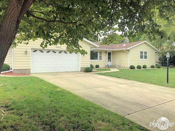 2nd image of 1058 Woodbine Cir W