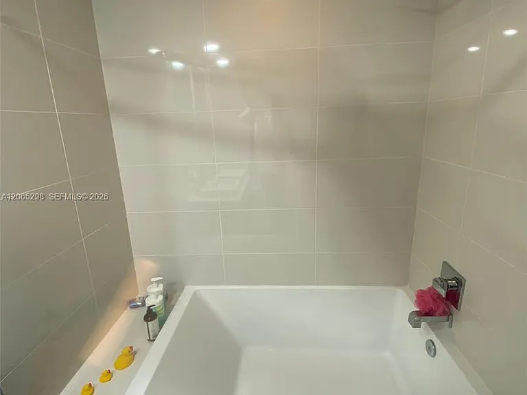 45 SW 9th St #1005 — Photo 8