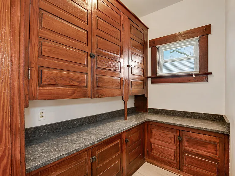 23 E Water St — Photo 11