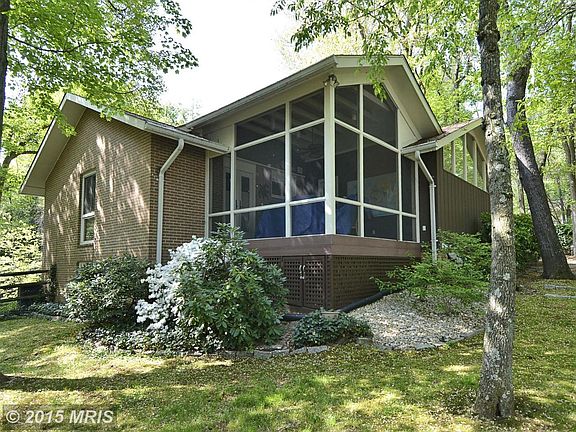 3rd image of 8 Watchwater Ct