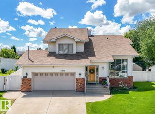 2824 37th St NW, Edmonton, AB T6L 6G4