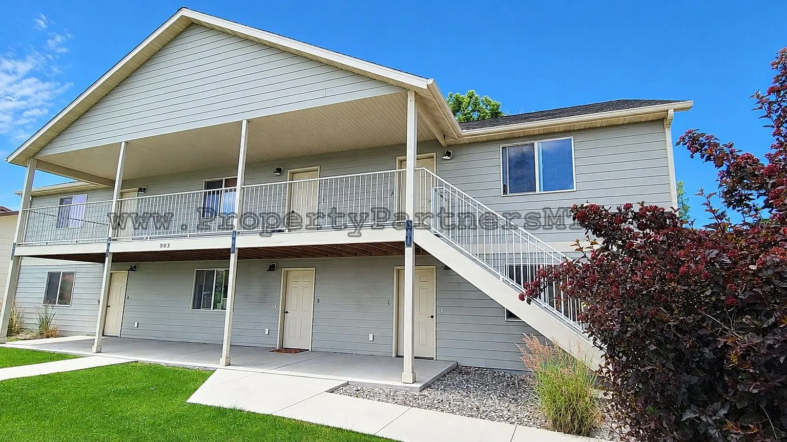 Montana St 905 — Photo 1
