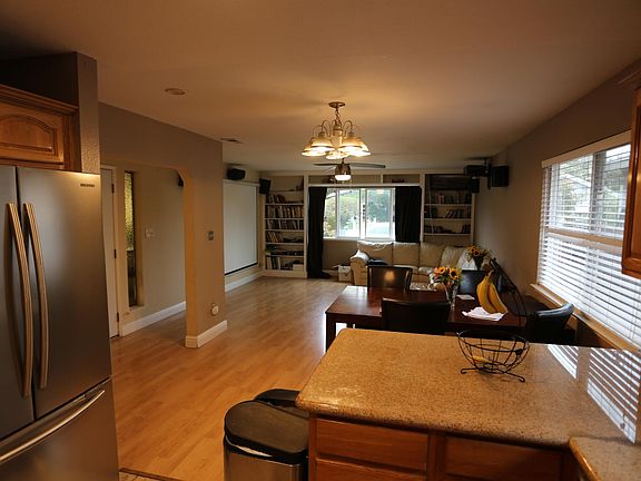 3rd image of 385 Mayellen Ave