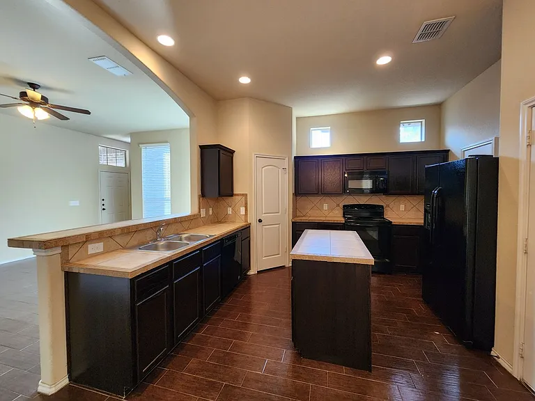 622 Creekside Cir — Photo 11