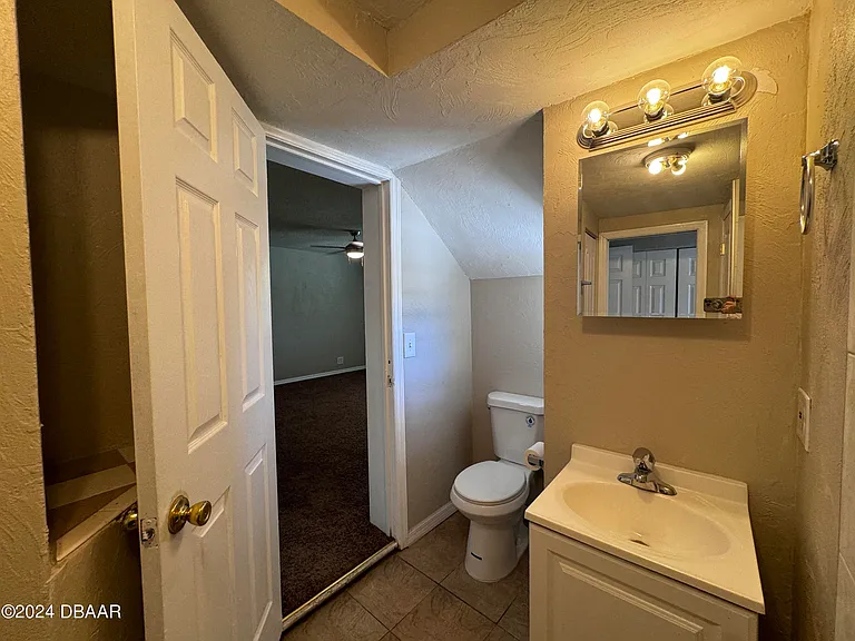 1304 Holly Ave — Photo 11