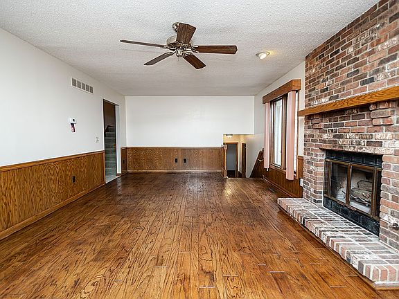 FR gas/wood burn fireplace
