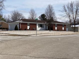 2227 Eden Dr, Charleston, IL