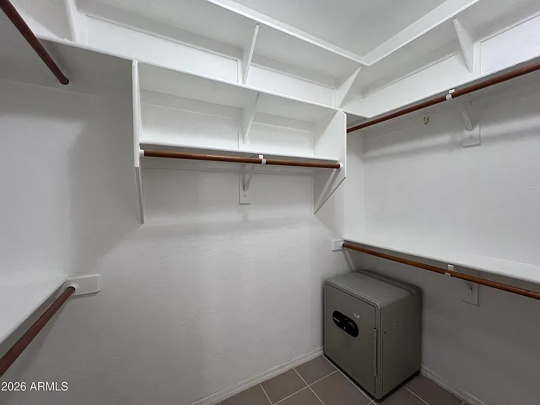 218 E Sunburst Ln — Photo 14
