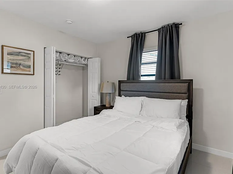 1075 NE 12th Ave #1075 — Photo 11