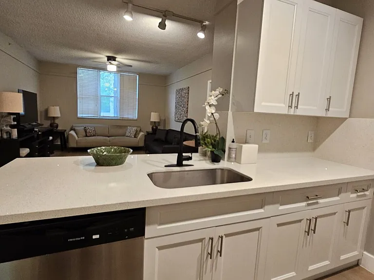 780 Sapodilla Ave #105 — Photo 6