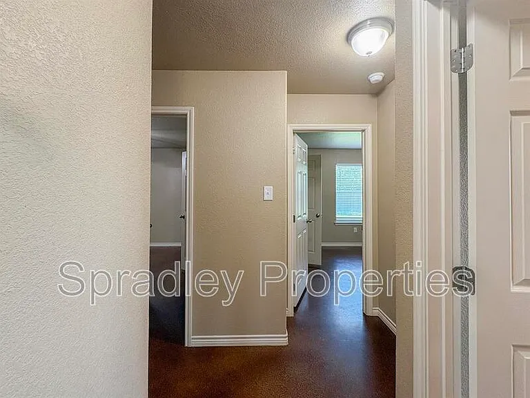 1513 Brady Way — Photo 7