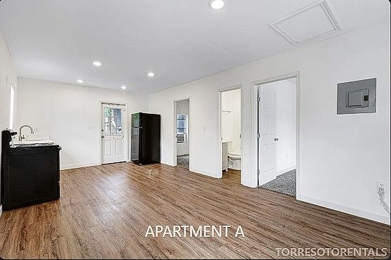 3rd image of 224 Bee St #A