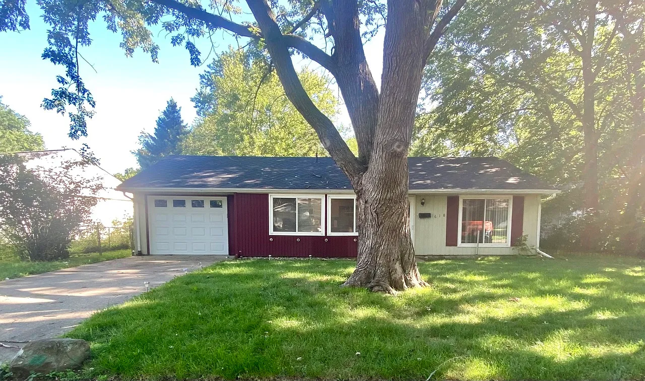 1618 Ivanhoe Way photo 1