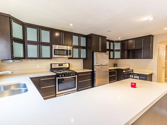 4th image of 6738 Encino Ave