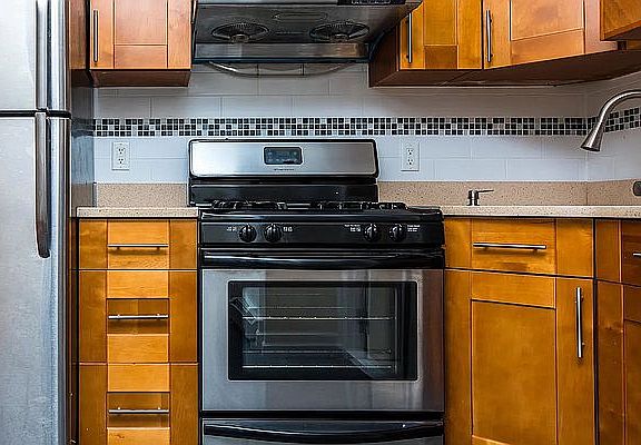 4th image of 704 Grand St APT 4R