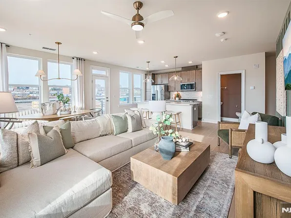 400 Sycamore St #402, Bloomfield, NJ 07003