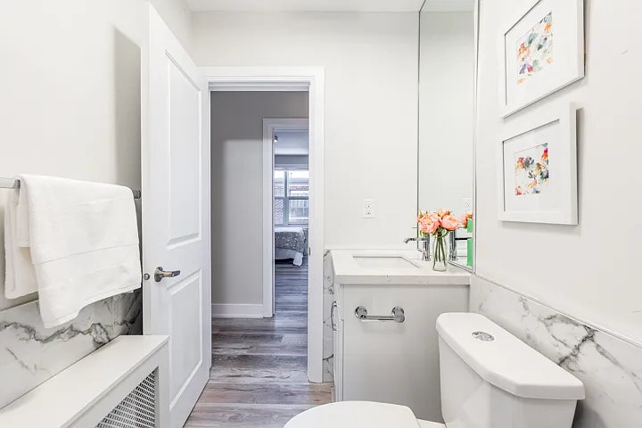1744 Wilson Avenue Toronto — Photo 3