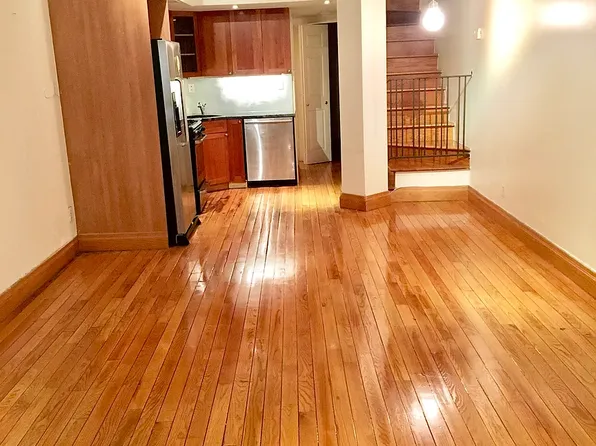 162 Christopher St #Townhouse 4, New York, NY 10014