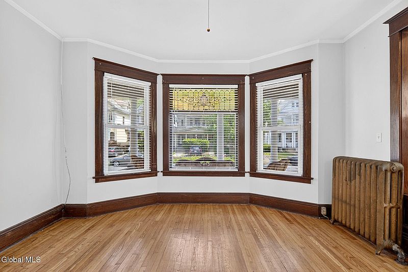 5th image of 640 Morris Street