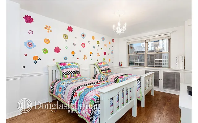 Sold by Douglas Elliman | media 21