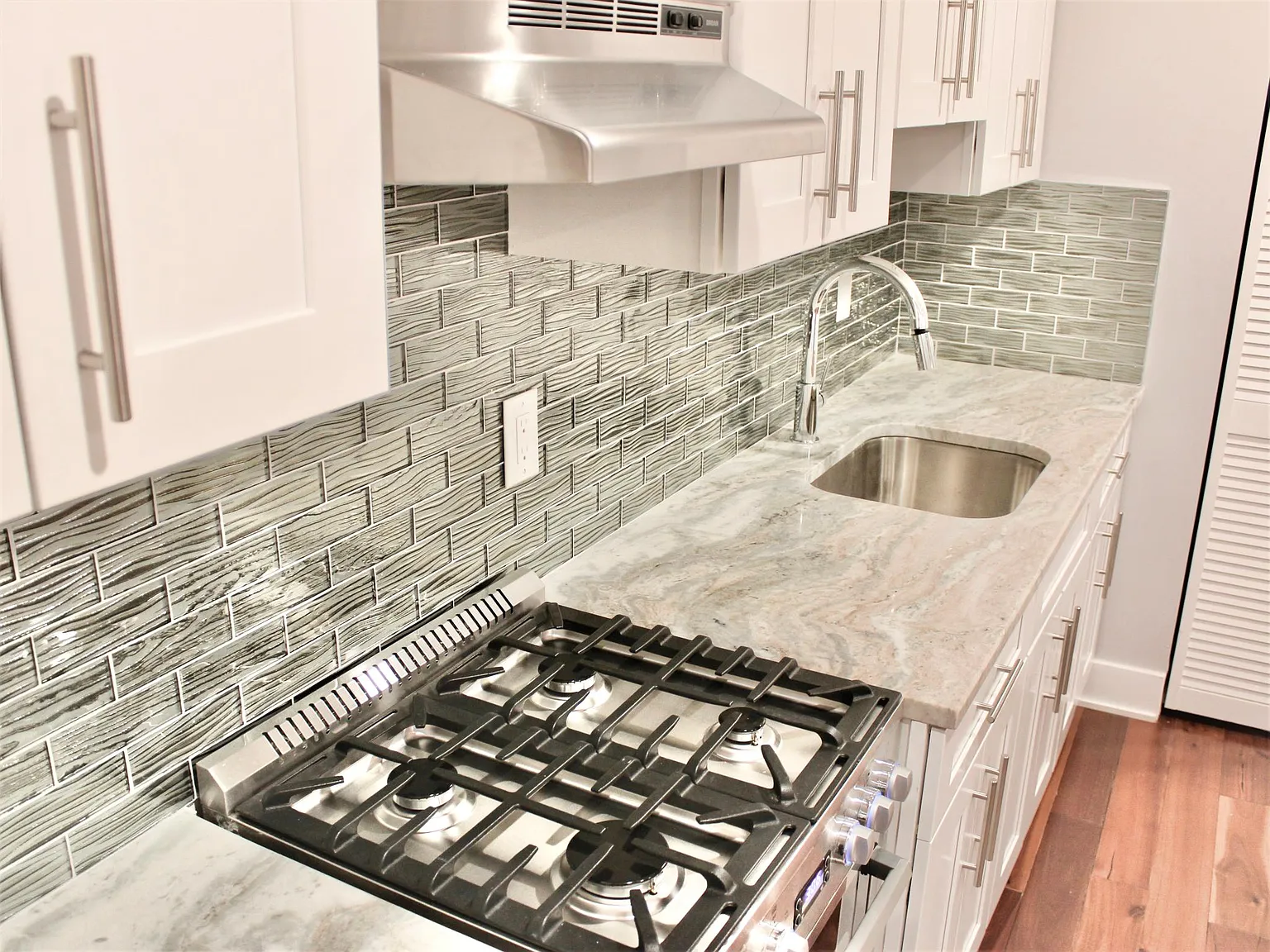 2 bed, 700 sqft, $1,795 — Photo 2