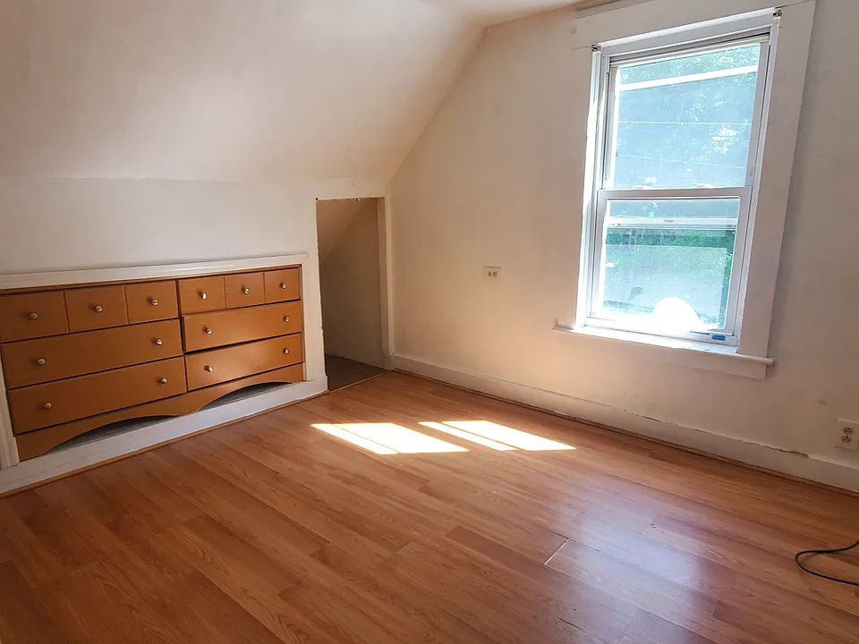 89 Narrow Ln #3