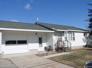 424 W Cedar St, Standish, MI 48658