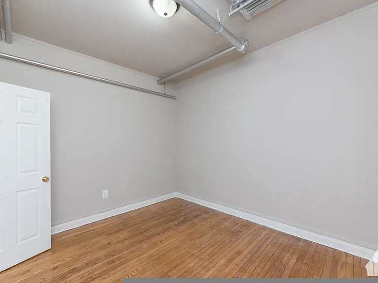 4255 W Addison St #3 — Photo 8