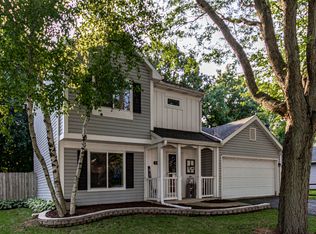 2471 Red Bud Ln, Aurora, IL 60502