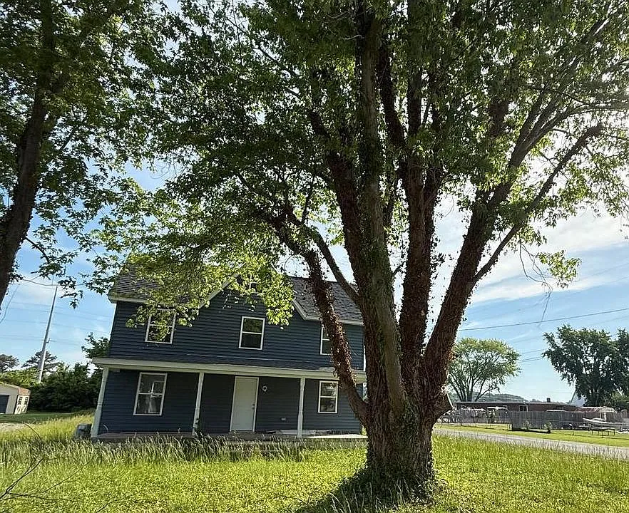 3809 Main St